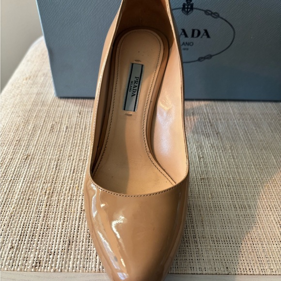 Size 37.5 nude/cream Prada patent heels - Picture 3 of 7